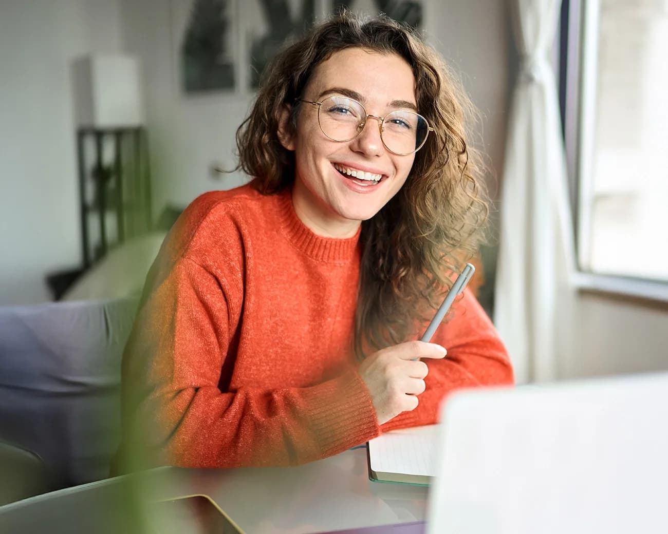 Student learning French with Bravo